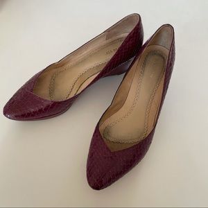 Snake print burgundy wedges Size 7